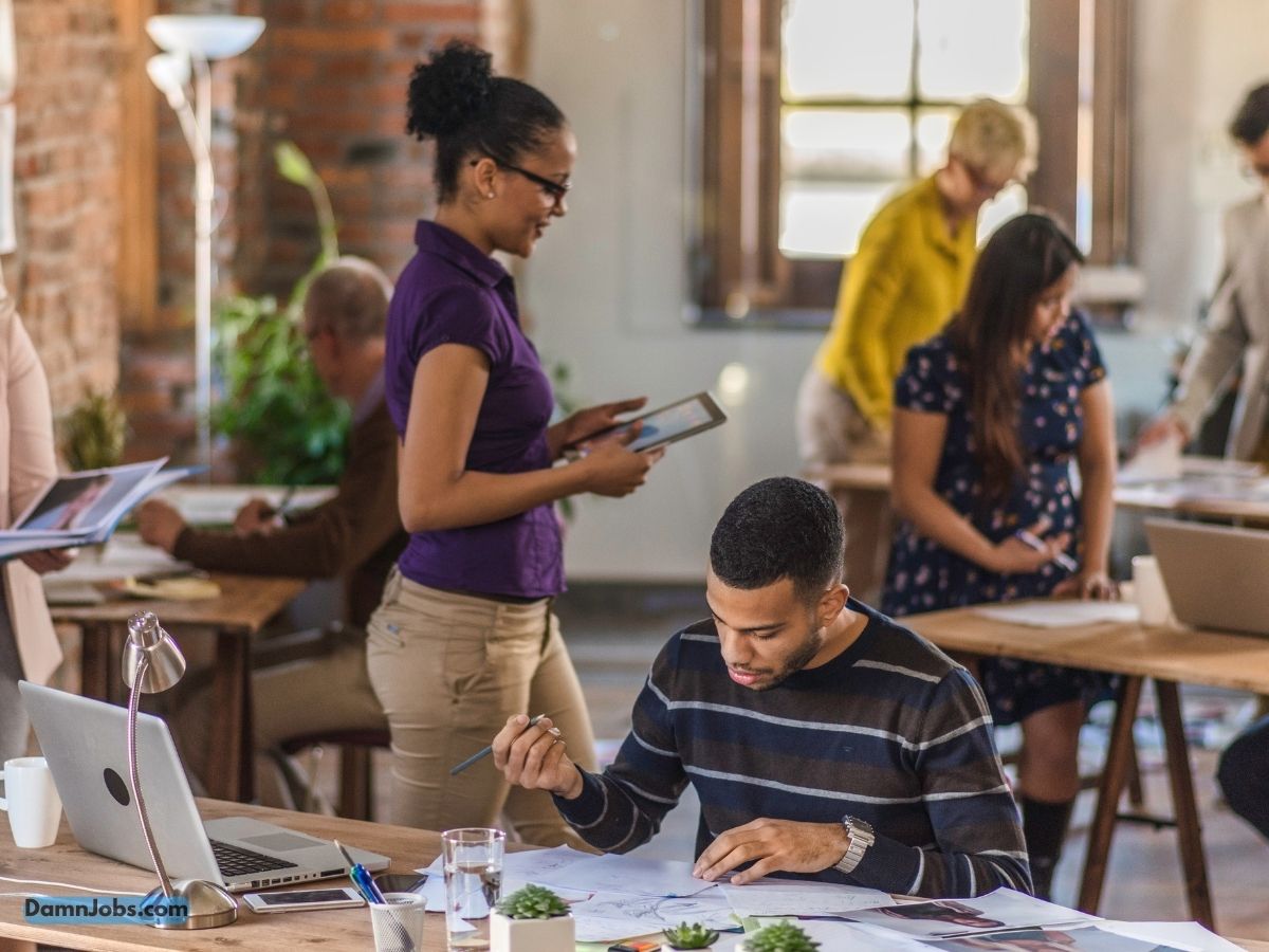 9-to-5 Escape Plan: Transforming into a Digital Nomad Made Easy!