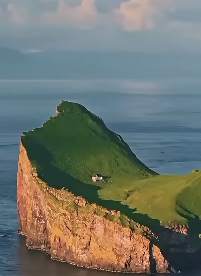 Universal House in an island amazing view!